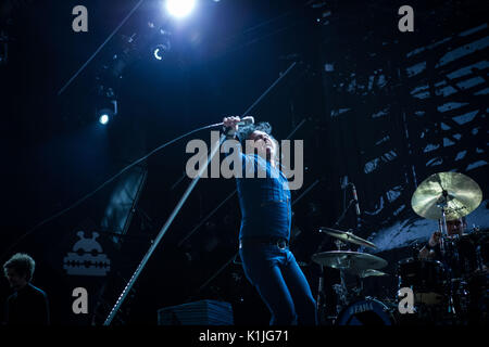 Cedric Bixler Zavala de la punk rock band à l'unité dans la photo sur scène comme ils effectuer live au festival Lowlands 2017 à Biddinghuizen Pays-bas (photo de Roberto Finizio / Pacific Press) Banque D'Images