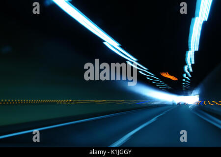 Tunnel routier en mouvement en France Banque D'Images