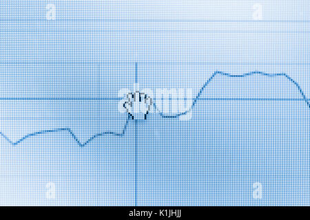 L'analyse de stock market à partir de l'écran d'ordinateur avec un schéma détaillé. Banque D'Images