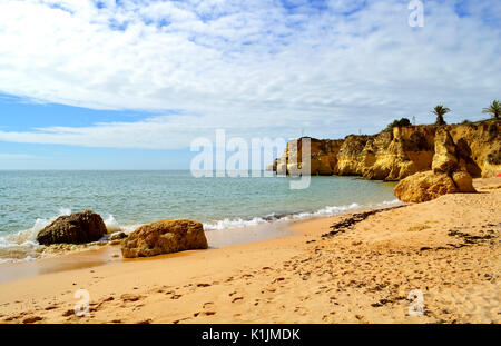 Vale do Olival Beach falaises spectaculaires au Portugal Banque D'Images