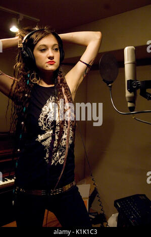 Alaina Beaton Tasses clochards pose Jimmy Harry's Home Recording Studio Hollywood Banque D'Images