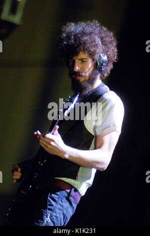 Linkin park, brad delson effectue 2007 projekt revolution hyundai pavilion San Bernardino, ca Banque D'Images