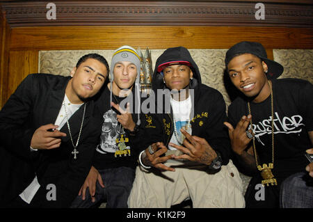 (G-D) Quincy 'IQ' Brown,Khleo Thomas,Soulja Boy Tell 'EM,JBar Pig N' Whistle pour 'c'est mon IQ' Mixtape party Los Angeles. Banque D'Images