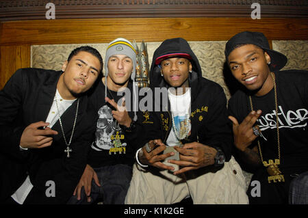 (G-D) Quincy 'IQ' Brown,Khleo Thomas,Soulja Boy Tell 'EM,JBar Pig N' Whistle pour 'c'est mon IQ' Mixtape party Los Angeles. Banque D'Images