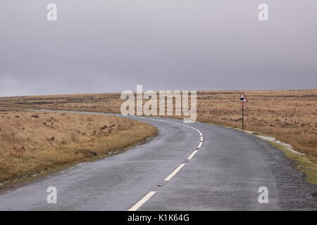 Une vue sur un hiver jour Février 2017 en haut de Exmoor National Park sur la B3223 Route de Simonsbath à Lynton sur North Devon, Angleterre. UK Banque D'Images