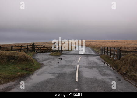 Une vue sur un hiver jour Février 2017 en haut de Exmoor National Park sur la B3223 Route de Simonsbath à Lynton sur North Devon, Angleterre. UK Banque D'Images