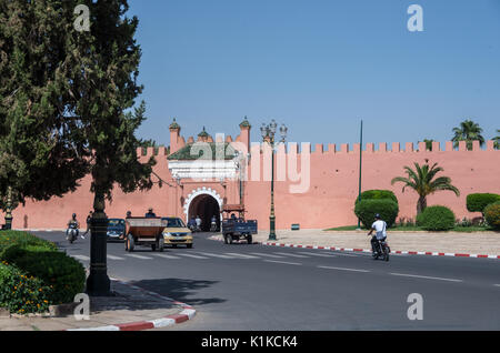 Marrakech, Maroc - 3 mai 2017 : la porte en vieille ville, médina de Marrakech, Maroc Banque D'Images