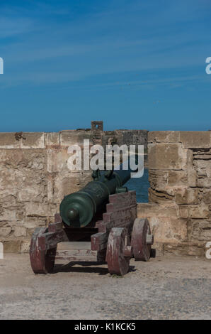 Sqala du port de Canon ( le Nord de Scala ), une tour défensive au port de pêche d'Essaouira, Maroc Banque D'Images