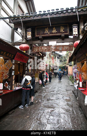 Scène de rue, la vieille ville de Ciqikou, Chongqing, Chine. Banque D'Images