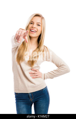 Belle et teenage girl pointing, isolé sur fond blanc Banque D'Images