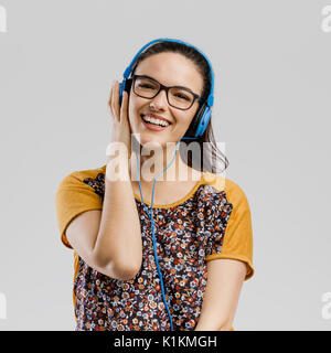 Portrait de femme Beautilful écouter de la musique Banque D'Images