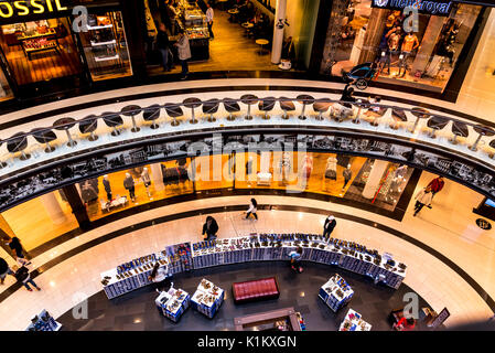 L'énorme complexe du centre commercial de Berlin est situé près de la Potsdamer Platz de Berlin gare. Banque D'Images