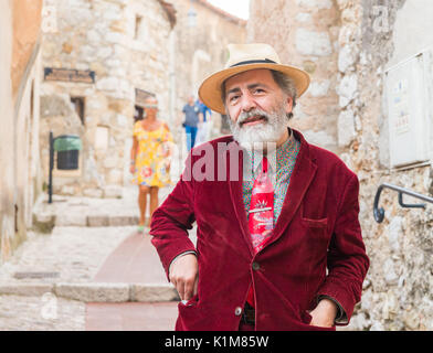 Vieil homme excentrique à Eze, Côte d'Azur, France Banque D'Images