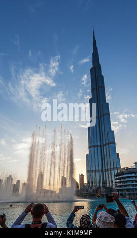 Burj Khalifa, Fountain show, Burj Khalifa, gratte-ciel, le centre-ville, Dubaï, Émirats Arabes Unis Banque D'Images