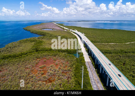 Florida,Florida Keys,Upper,Key Largo,Highway route 1 Overseas Highway,Parc national des Everglades,Blackwater Sound,Barnes Sound,jewfish Creek,aérien Banque D'Images