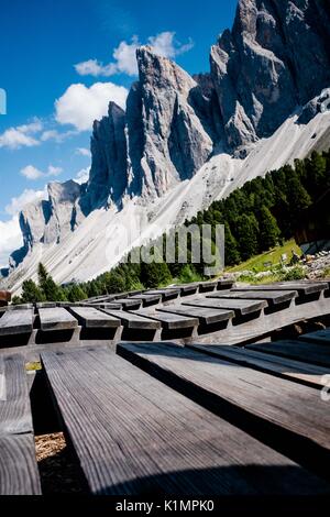 L'Italie. Août 24, 2017. Adolf Munkel est une voie panoramique dans les montagnes, que Odle Geisler à Alm, un chalet alpin à 1996mt. Credit : Mairo Cinquetti/Pacific Press/Alamy Live News Banque D'Images