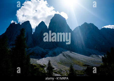 L'Italie. Août 24, 2017. Adolf Munkel est une voie panoramique dans les montagnes, que Odle Geisler à Alm, un chalet alpin à 1996mt. Credit : Mairo Cinquetti/Pacific Press/Alamy Live News Banque D'Images