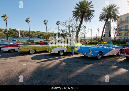 Voitures américaines classiques à La Havane Cuba Banque D'Images