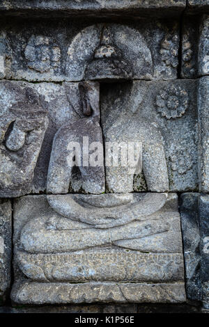 Au secours sculpté sur Borobudur Java, Indonésie. Le complexe du Temple Borobodur est l'un des plus grands monuments du monde. Banque D'Images