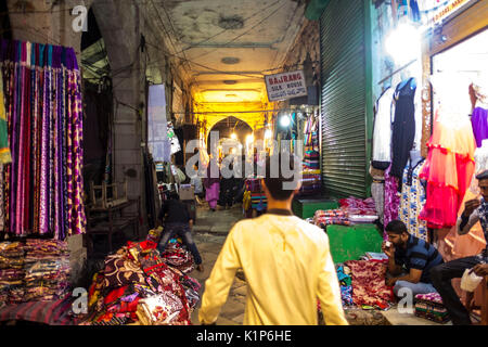 Les marchés colorés pendant le mois sacré du Ramzan à Hyderabad près du Charminar Banque D'Images