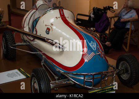 Prince Charles Toy voiture de course à Sandringham maison Norfolk roi Charles drapeau américain HRH vieux style jouets jouer chose Estate voiture King Charles Banque D'Images
