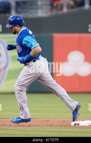 25 août 2017 : Chicago Cubs voltigeur gauche Kyle Hager (12 tours) les bases après avoir frappé un coup de circuit lors de la MLB match entre les Cubs de Chicago et les Phillies de Philadelphie à la Citizens Bank Park de Philadelphie, Pennsylvanie. Christopher Szagola/CSM Banque D'Images