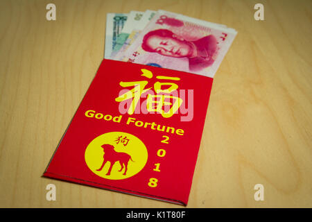 L'enveloppe rouge ou hong bao est utilisé pour donner de l'argent pendant le Nouvel An chinois en Chine et Taiwan Banque D'Images