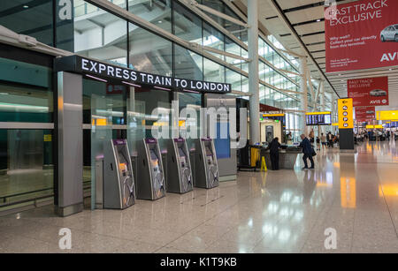 Express train pour Londres ticket kiosque à l'aéroport d'Heathrow Terminal 2 Building, Londres, UK Banque D'Images
