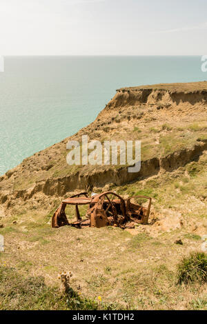 L'objet de dumping et de Burnt Out car - Harbour Heights, Newhaven, East Sussex, UK. Banque D'Images