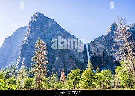 Bridalveil Falls dans la région de Yosemite National Park, California, USA Banque D'Images