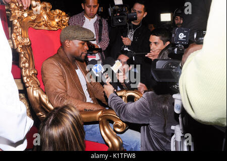 LE BOXEUR AMÉRICAIN Floyd Mayweather lors de la conférence de presse le théâtre chinois de Grauman Hollywood, le 1,2012 mars. Mayweather Cotto rencontrera le championnat du monde WBA Super Welterweight 5 mai MGM Grand Las Vegas. Banque D'Images