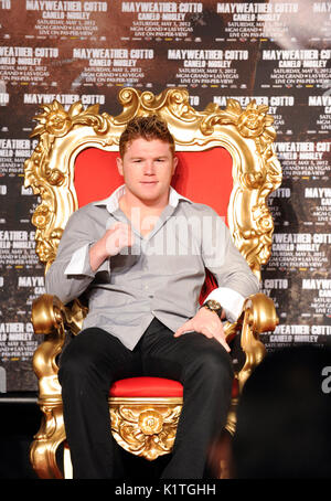 Le boxeur Canelo Alvarez assiste à la conférence de presse le théâtre chinois de Grauman Hollywood le 1,2012 mars. Mayweather Cotto rencontrera le championnat du monde WBA Super Welterweight 5 mai MGM Grand Las Vegas. Banque D'Images