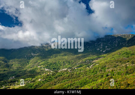 Monte Stello massif sur village de Sisco, Cap Corse, Haute-Corse, Corse, France ministère Banque D'Images