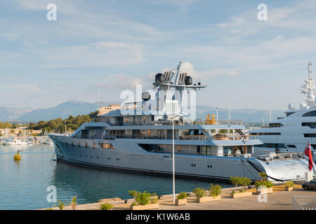 Super yacht de luxe à Antibes, Côte d'Azur, France Banque D'Images