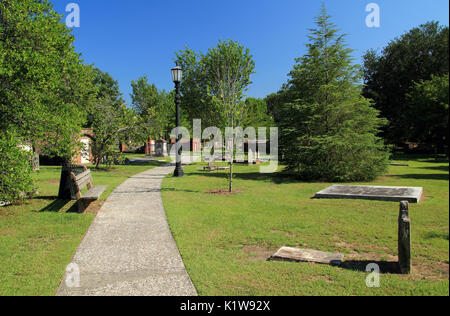 Cimetière du parc Colonial, datant du dix-huitième siècle, était autrefois un important cimetière mais sert maintenant comme un parc public populaire à Savannah, GA Banque D'Images