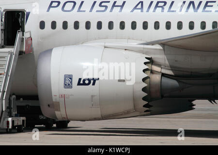 LOT Polish Airlines Boeing 787 Dreamliner fuseau moteur jet avec sa caractéristique bord cannelé. Le moteur est un turboréacteur Rolls-Royce Trent 1000. Banque D'Images