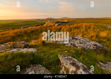 Coucher de soleil sur Hawk Tor sur Bodmin Moor Banque D'Images