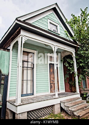 Spring, TX USA - 12 juillet 2017 - vert menthe Old house in Old Town Spring TX Banque D'Images