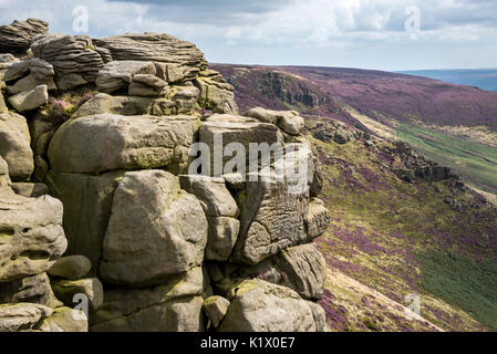 Le paysage accidenté à l'Upper Tor sur le bord de Kinder scout dans le parc national de Peak District. Edale, Derbyshire, Angleterre. Banque D'Images