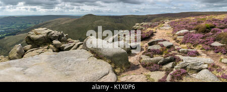 Le paysage accidenté à l'Upper Tor sur le bord de Kinder scout dans le parc national de Peak District. Edale, Derbyshire, Angleterre. Banque D'Images