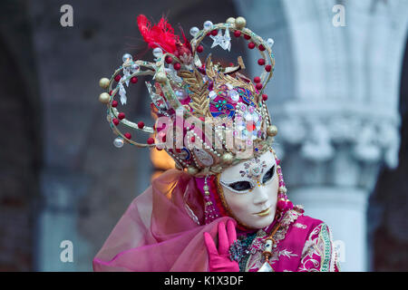 Masque de Carnaval de Venise près de Palais Ducal. Venise, Vénétie, Italie, Europe Banque D'Images