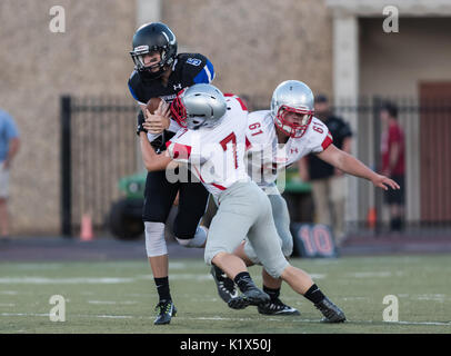 L'action de football avec trinity vs. university prep high school à Redding en Californie. Banque D'Images