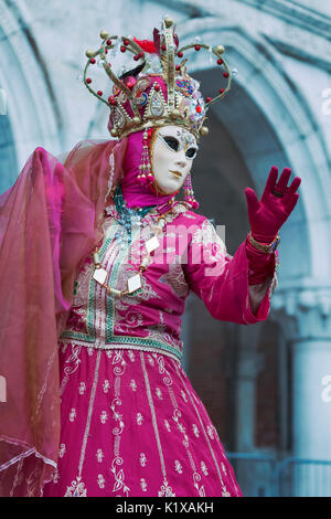 Masque de Carnaval de Venise près de Palais Ducal. Venise, Vénétie, Italie, Europe Banque D'Images