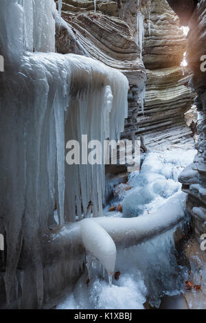 L'Europe, Italie, Vénétie, Italie. La gorge de Brent de l'art en hiver, Sant'Antonio di Tortal, municipalité de Trichiana Banque D'Images