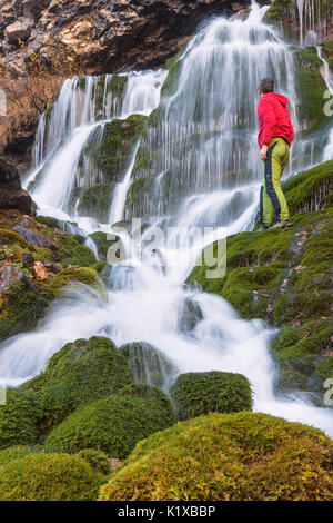 L'Europe, Italie, Vénétie, Taibon Agordino,. La cascade de Livinal dans la vallée San Lucano. Banque D'Images