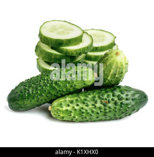 Cucumbesr frais, concombre haché, isolated on white Banque D'Images