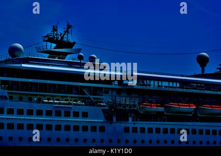 Pullmantur cruises 'mv' zenith bateau de croisière amarré au terminal de croisière de Venise, Venise, Venise, Vénétie, Italie province Banque D'Images