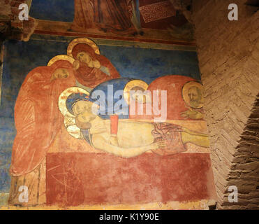 Fresque (1270) dans la crypte de la Cathédrale de Sienne à Sienne, Toscane, Italie, représentant la Vierge Marie pleurant son fils mort Banque D'Images