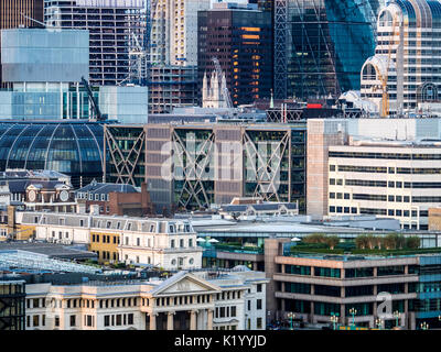 La ville de Londres ou skyline - montrant une petite sélection de la variété de bâtiments entassés dans le square mile financial district Banque D'Images