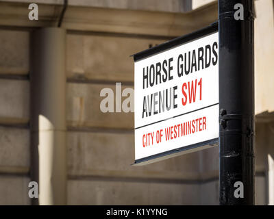 Plaque de rue Avenue des Horse Guards à Whitehall dans le centre de Londres Banque D'Images